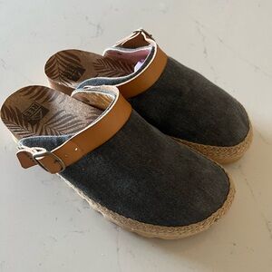 REEF Casual Slip-On Espadrille Clogs with Leather Strap